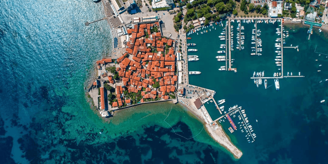 Odkryj piękną Czarnogórę 🌸 Apartamenty w Budvie z kuchnią 🏖️