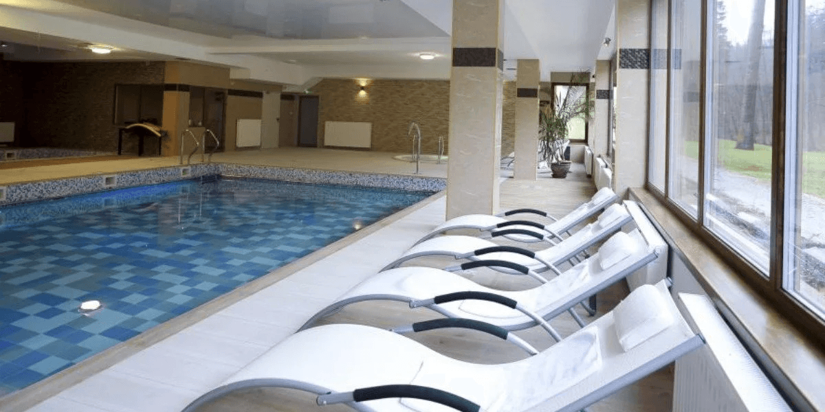 Lądek-Zdrój 🌲 Wypoczynek nad rzeką z basenem i sauną 🧖‍♀️ Hotel w Sudetach 🏔️