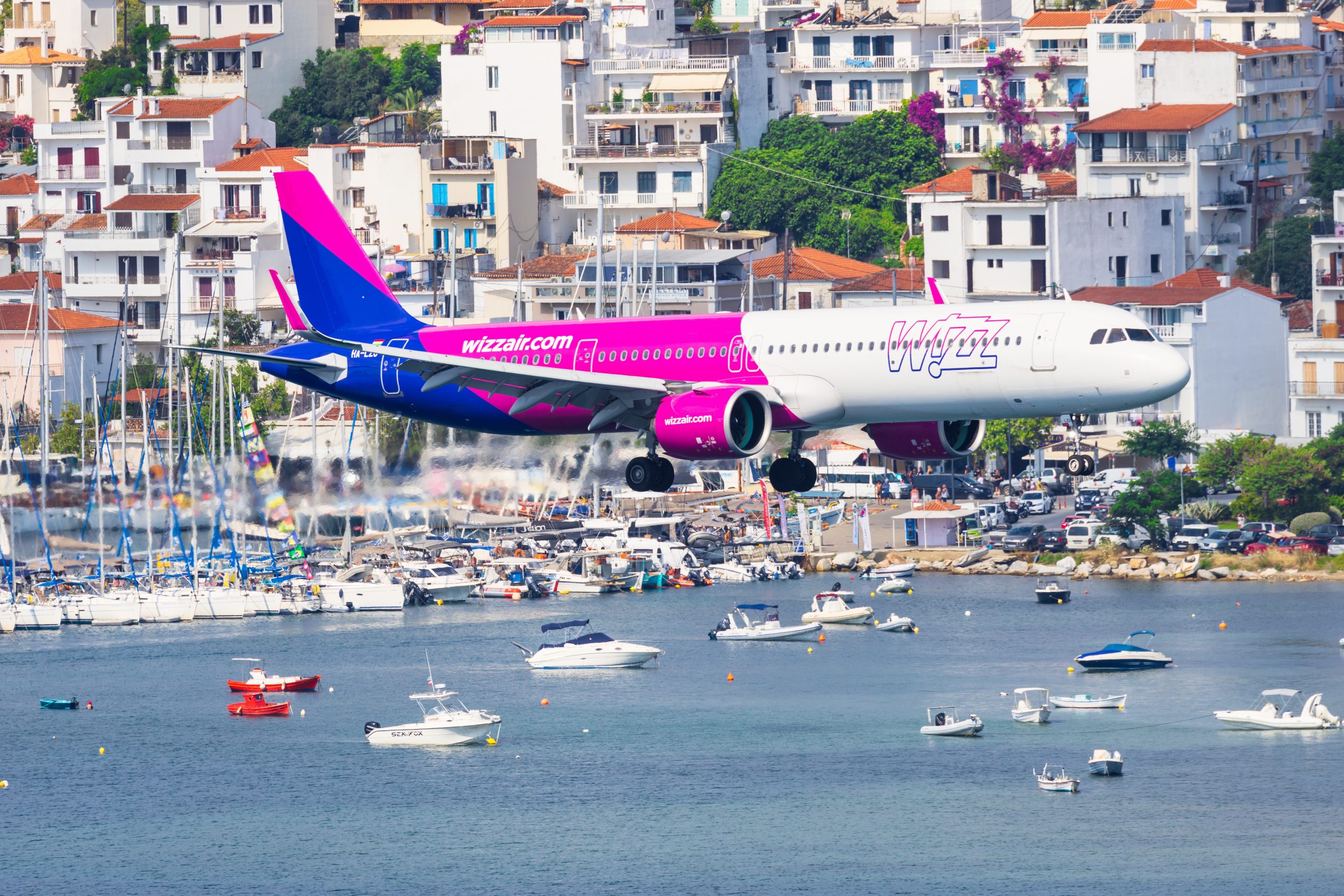 Wizz Air liczy straty i szykuje pilne zmiany w swojej siatce połączeń z powodu wojny. Skorzystać może na tym Polska