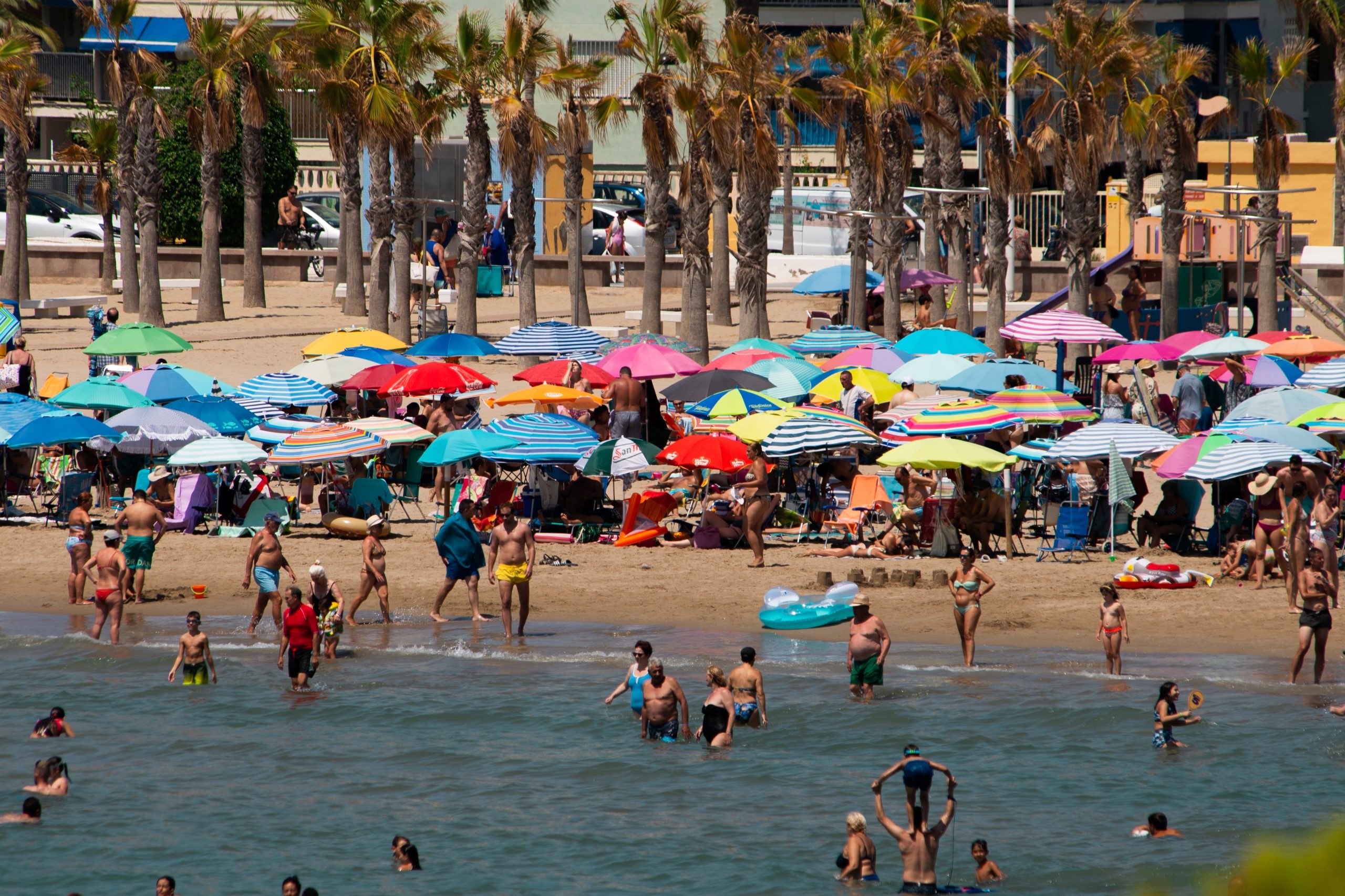 Nie wszędzie jest drożej! Porównaliśmy ceny na wakacyjnych trasach i niektóre mocno potaniały!