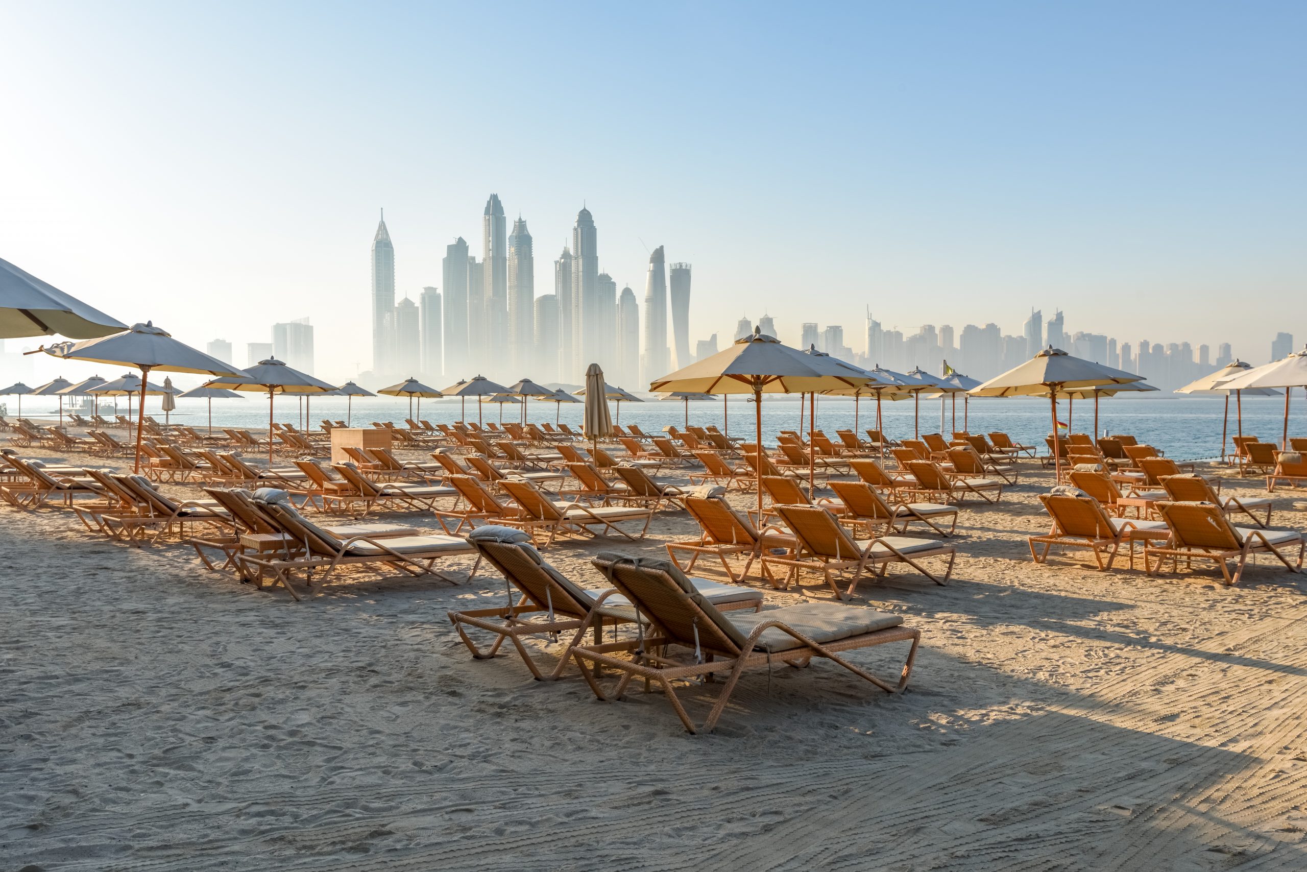 Kolejne biuro podróży odwołuje wycieczki aż do 3 krajów. Wciąż ma kilkuset turystów na Bliskim Wschodzie [NA ŻYWO]