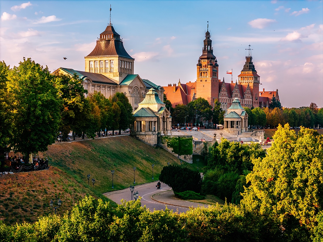 Polskie miasto wyrasta na turystyczny hit! Po lokalny przysmak ustawiają się kolejki