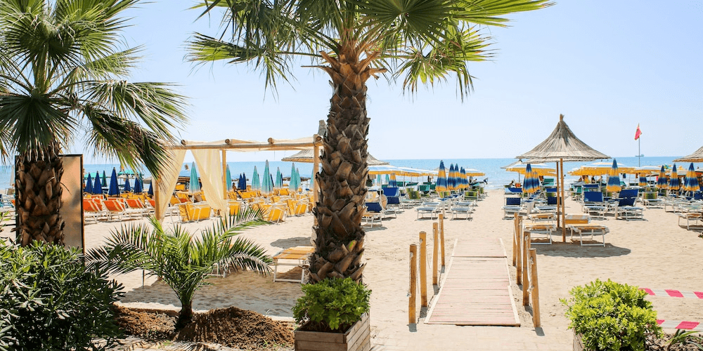 Albania na wakacje 🌊🏖️ Loty i hotel nad Riwierą Albańską za 1389 PLN 🔥