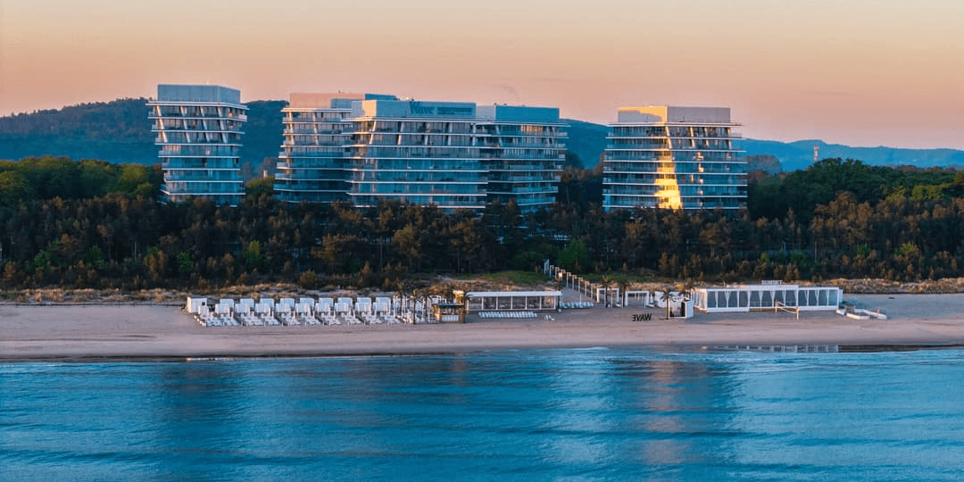 Fala dobrego humoru 🌊 5* resort przy plaży w Międzyzdrojach z basenem i spa 🏖️✨