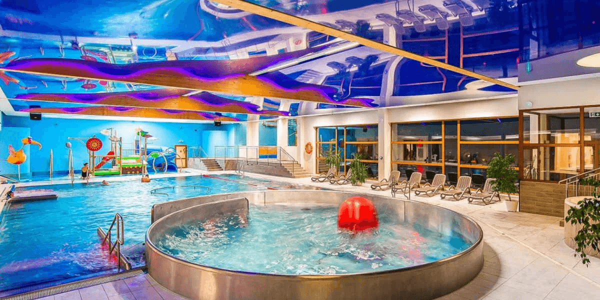 Hotel przy plaży w Krynicy Morskiej 🌊 Aquapark, sauny i dwa posiłki dziennie 🏊