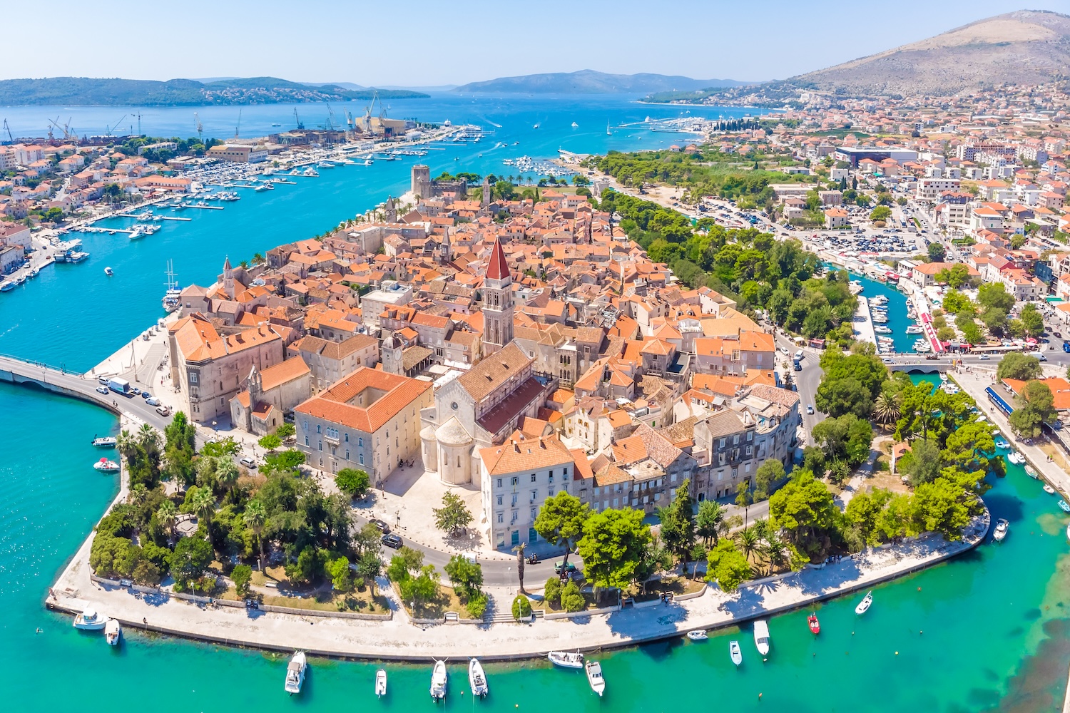 Wakacyjny romans nad Adriatykiem ☀️🌊 Loty i 4* hotel w Chorwacji za 999 PLN 🏛️😍