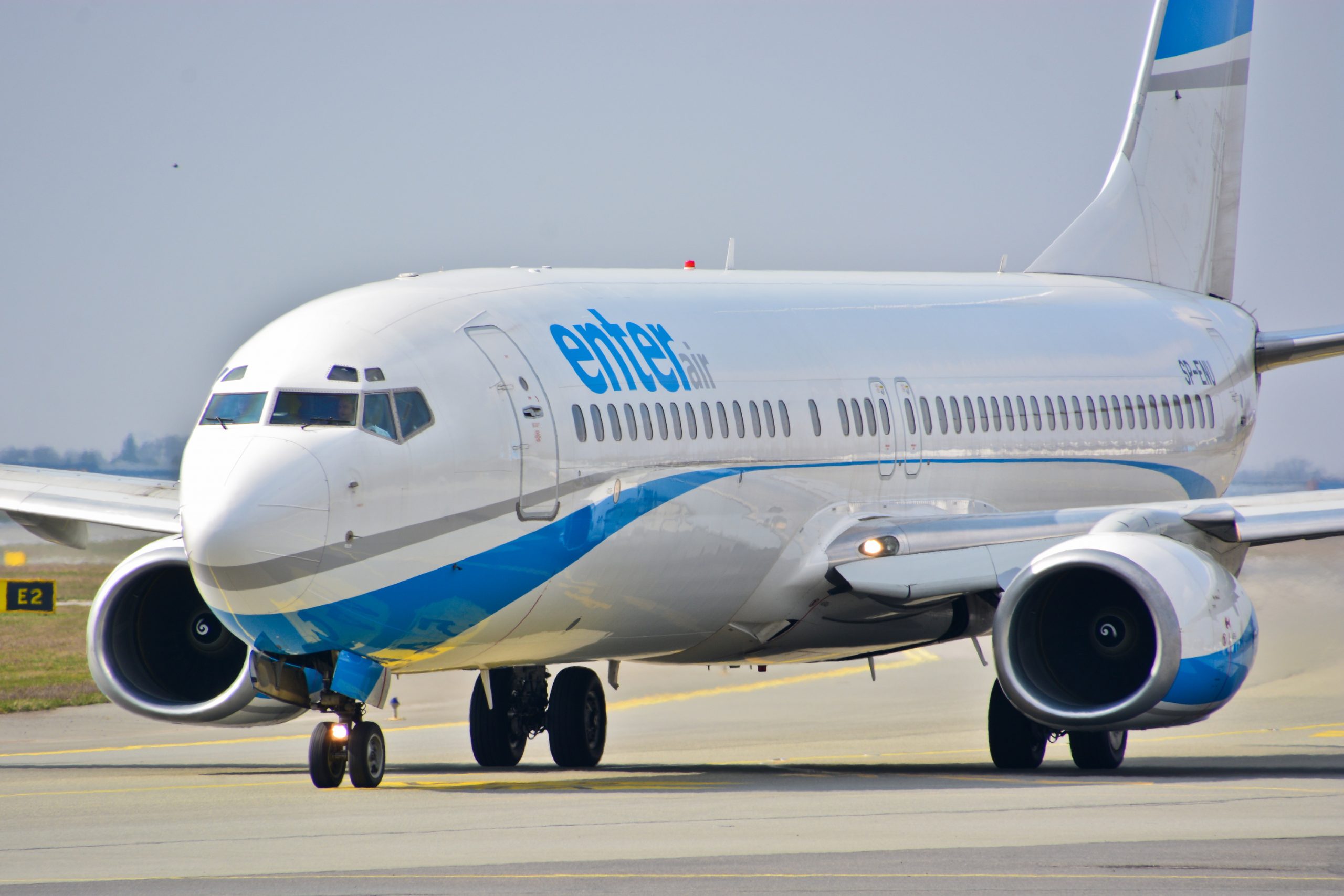 Zaniżali odszkodowania i odrzucali wnioski. Enter Air się doigrał – możesz zgarnąć nawet kilkaset zł rekompensaty