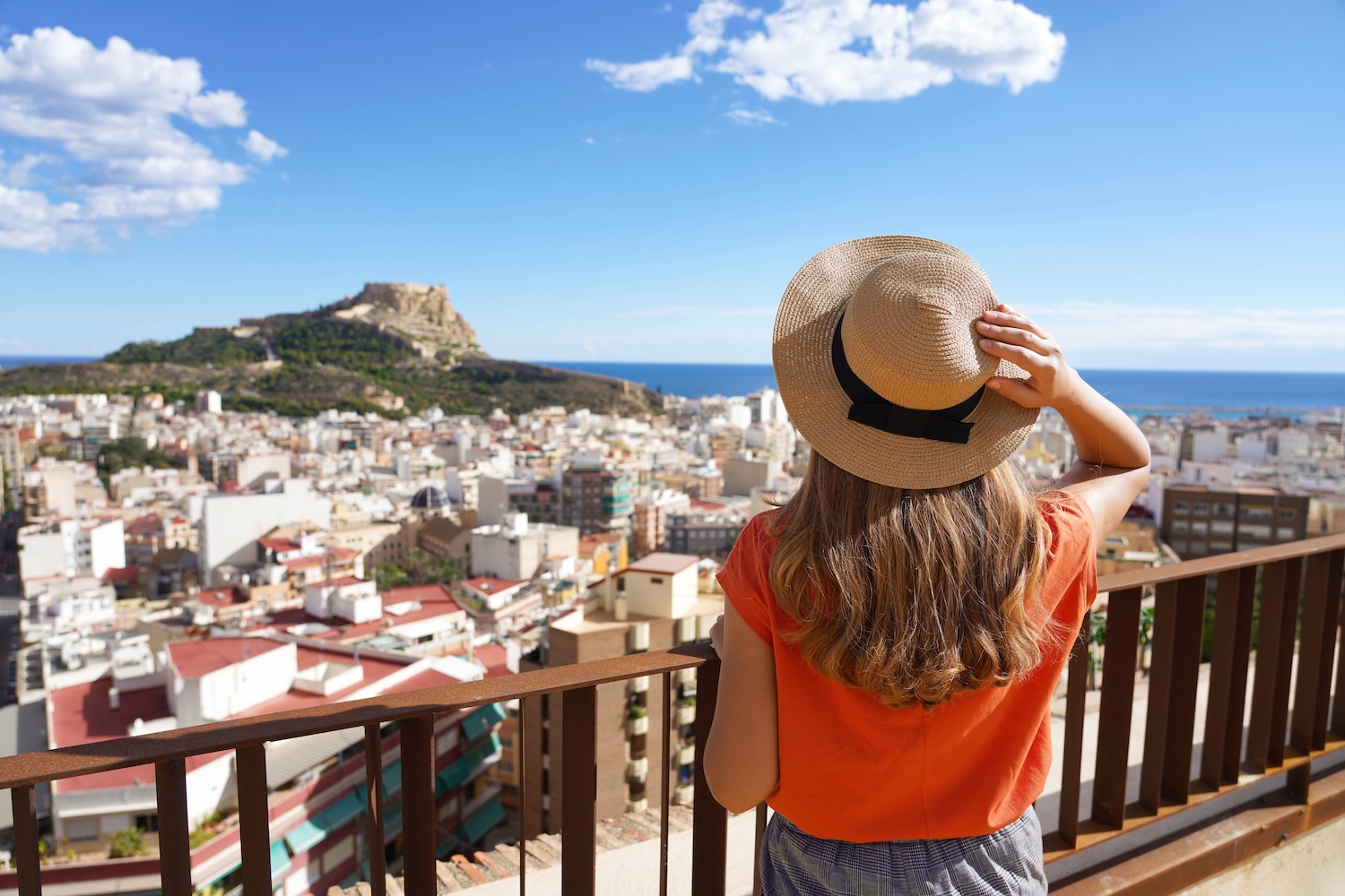 Morze i sangria w pakiecie 🍷🌊 City break w Alicante od 840 PLN 😍 Loty i hotel z basenem 🏊