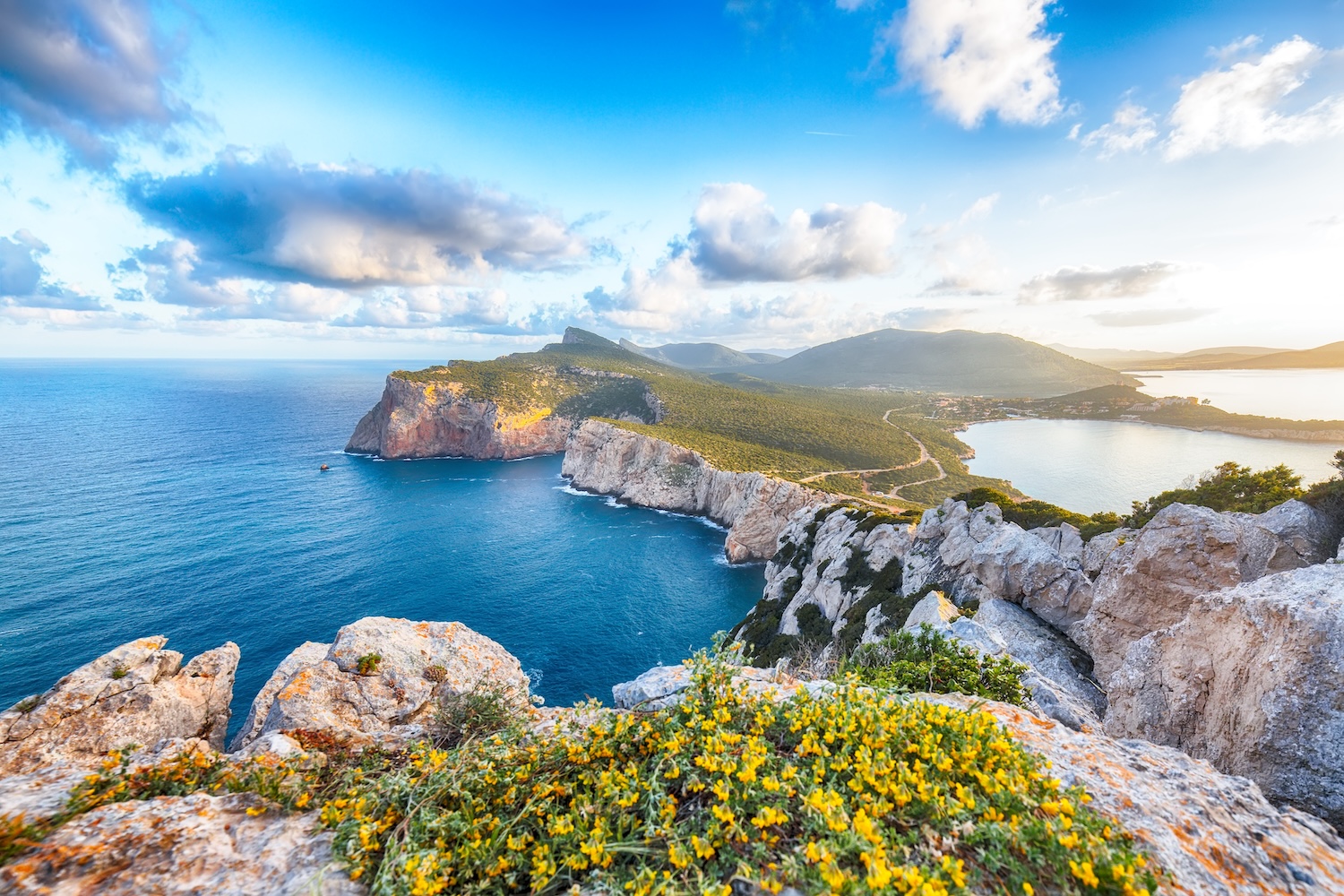 Zmień perspektywę na włoski błękit 😍 🌊 Wycieczka na Sardynię za 959 PLN 😎 Loty i hotel ze śniadaniami 🤌🤌