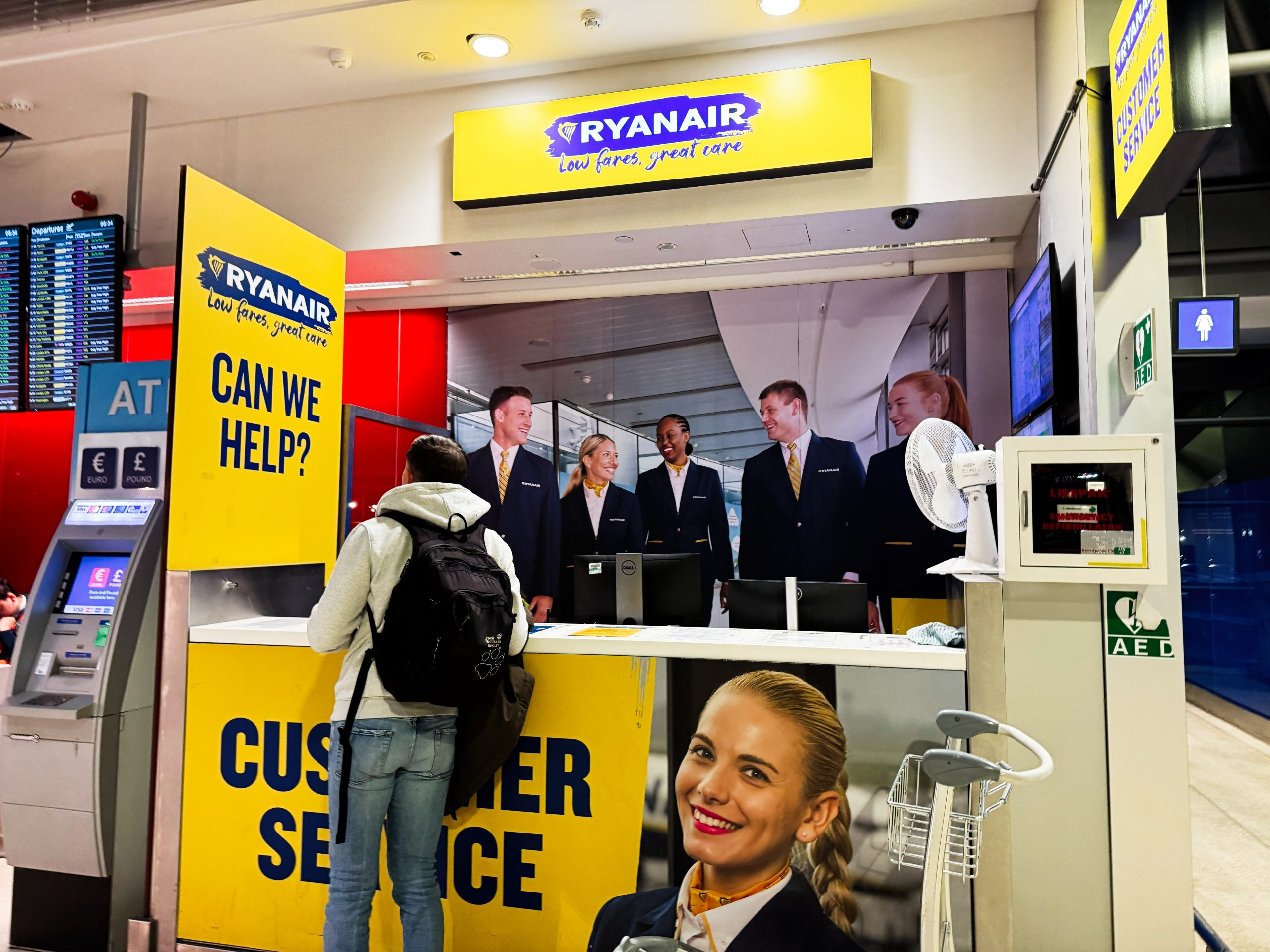 Jak załatwić sprawę z linią lotniczą i nie zwariować. Kontakt z LOT, Ryanair i Wizz Air krok po kroku