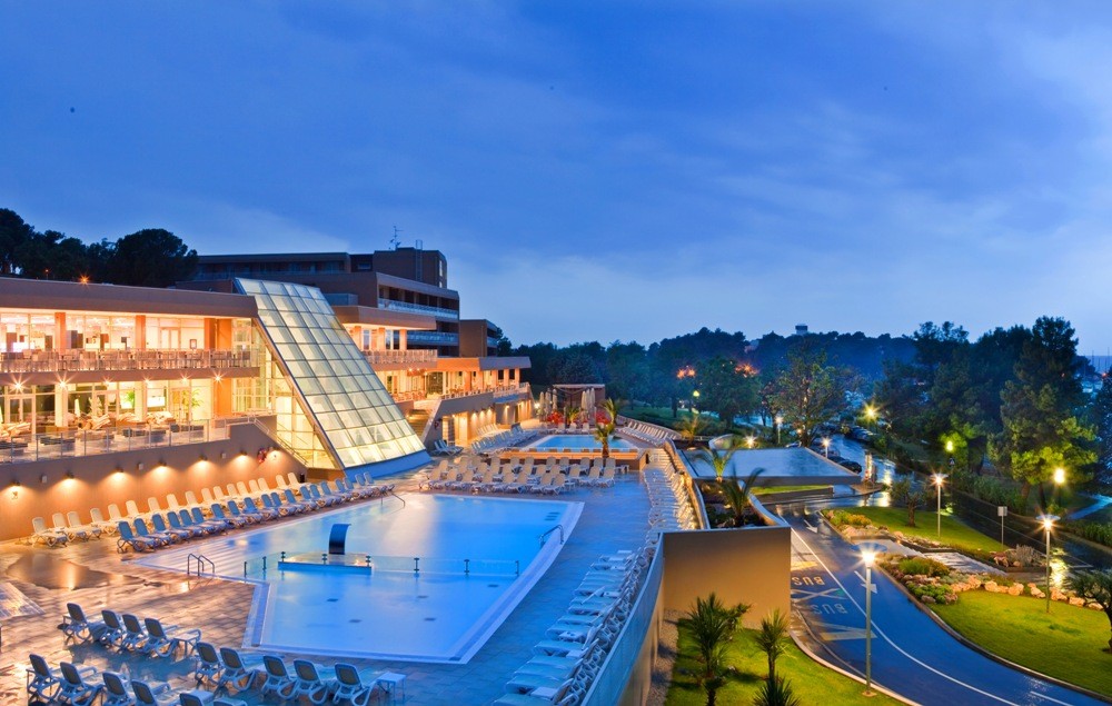 Słoneczny urlop po Chorwacku ☀️ 🤩 Wczasy w 4* hotelu z wyżywieniem za 2228 PLN 🌊✈️