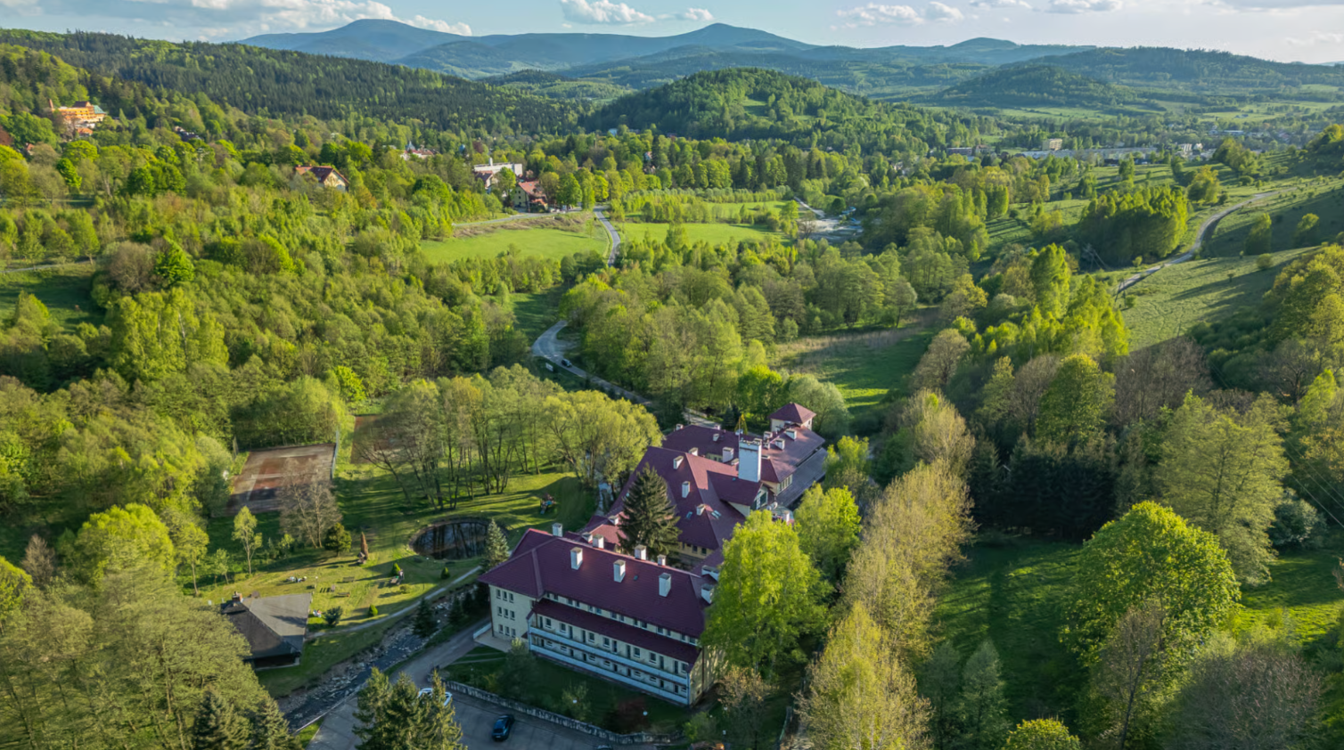 ✨ Nowości na Travelist.pl ✨ Świetnie oceniane hotele w górach i nad morzem w Polsce 🏔️🌊