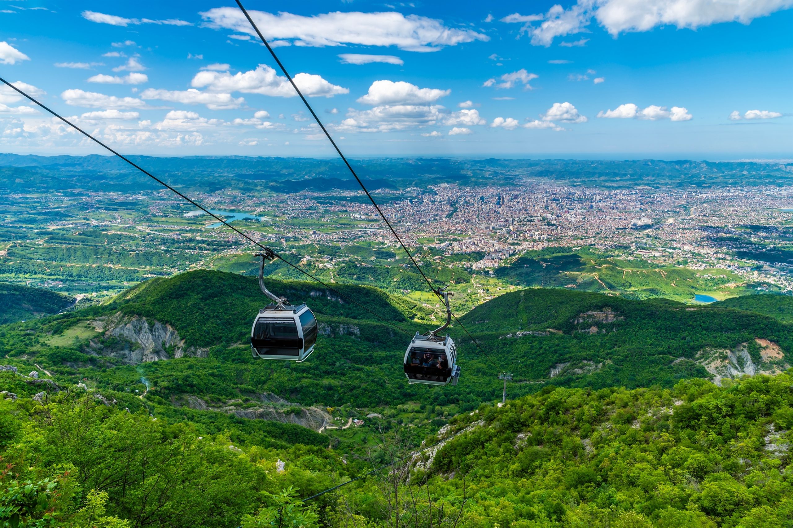 Tanio i dobrze 😎 Tirana w wakacje za 756 PLN 😎⛰️🚡 Loty i 4⭐ hotel z basenem na dachu👙🌊