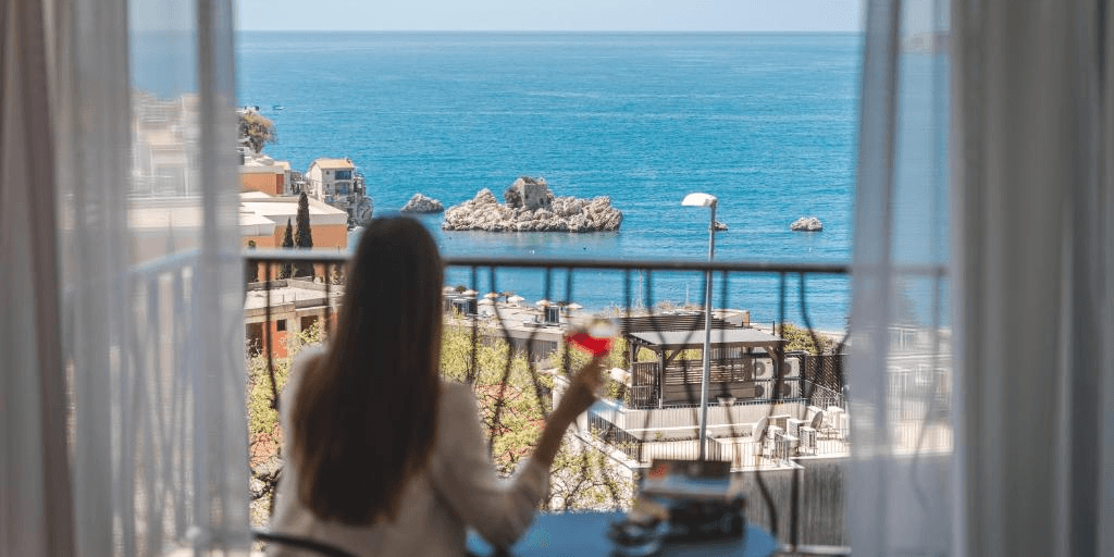 Czarnogóra z widokiem na Adriatyk 🌊🏖️ Wakacyjny tydzień w 4* hotelu przy Sveti Stefan za 1899 PLN ☀️👙