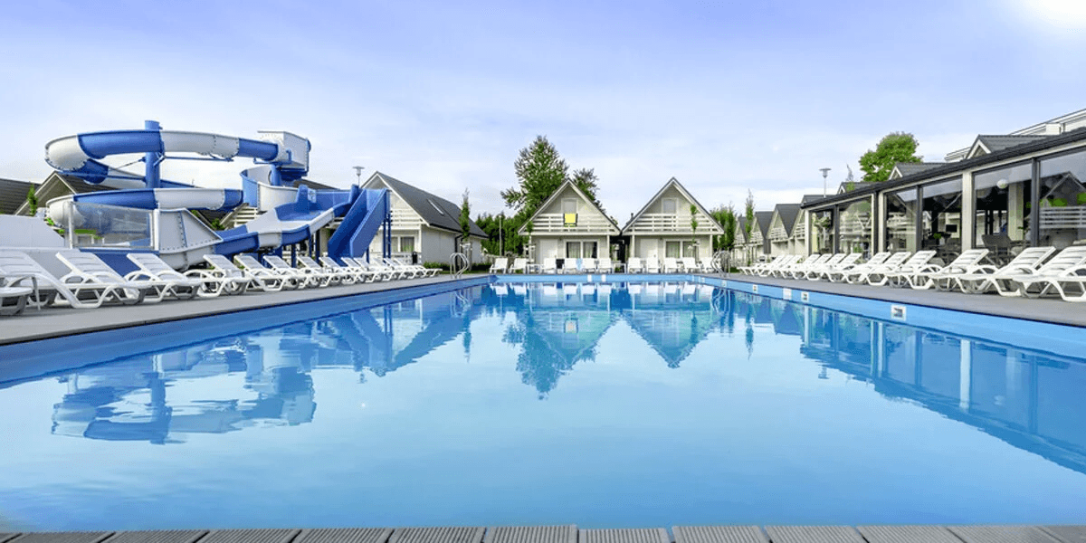 🌊 Bałtycki urlop w Ustroniu Morskim 🏖️ Domki i apartamenty tuż przy plaży