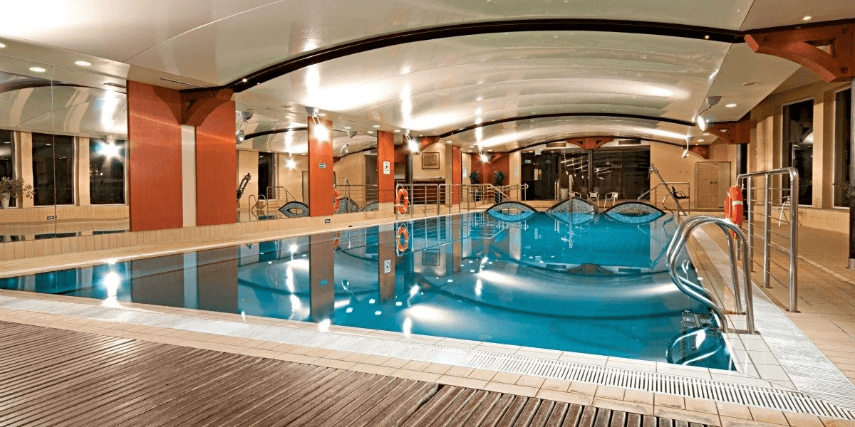 Bałtyk tuż za rogiem 🌊 Hotel z basenem i strefą spa 200 m od plaży w Łebie 🏖️