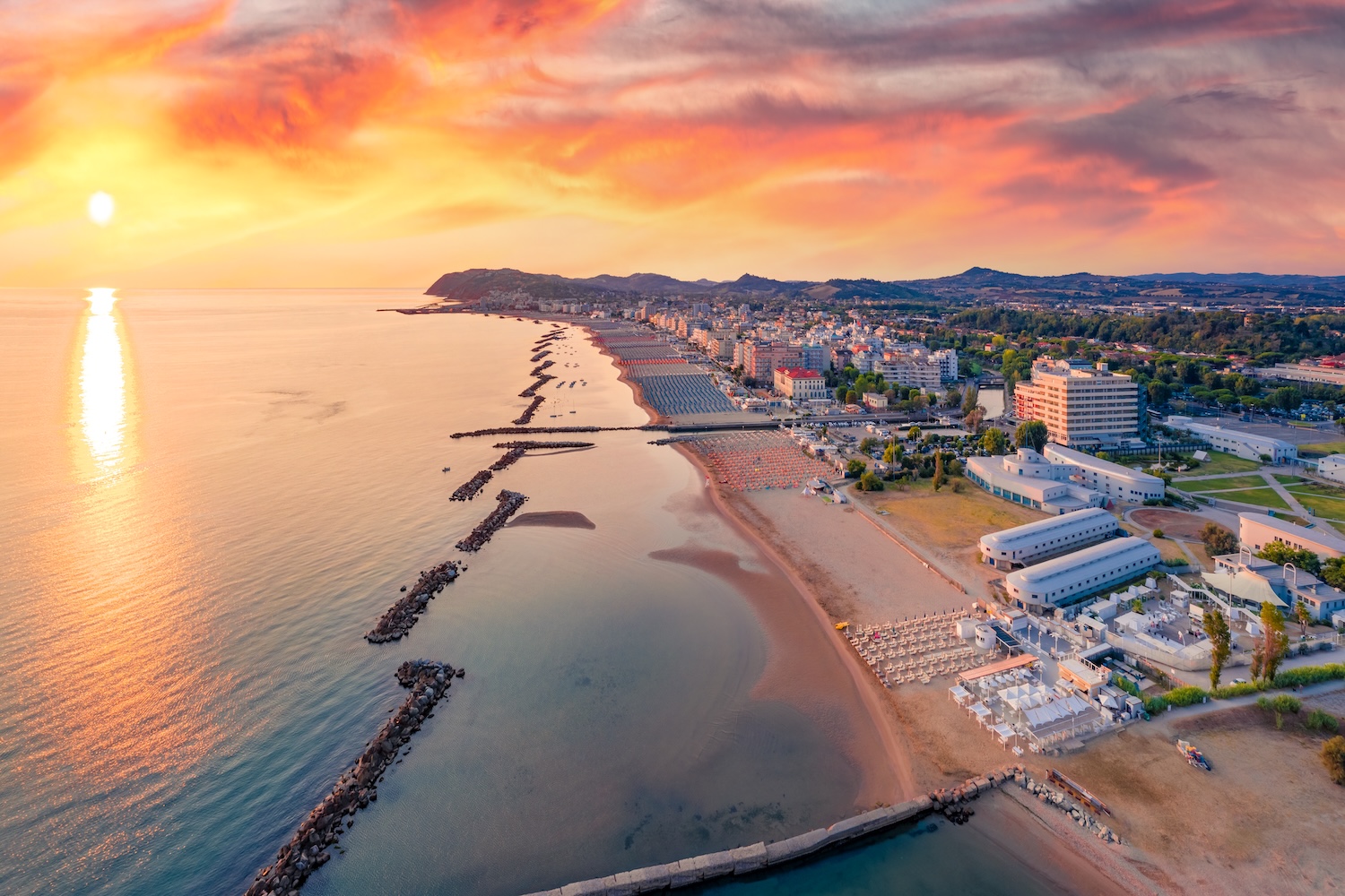 Włoski czerwiec tuż przy Adriatyku ☀️🌊 Loty i hotel ze śniadaniami za 999 PLN 😎🏖️