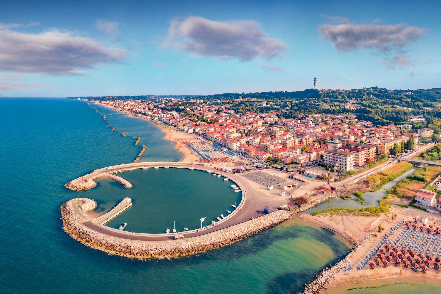 Włoski chillout bez drenażu portfela 💸 5 dni w Abruzji za 729 PLN 💚🤍❤️ Loty i hotel ze śniadaniami ☕🏖️