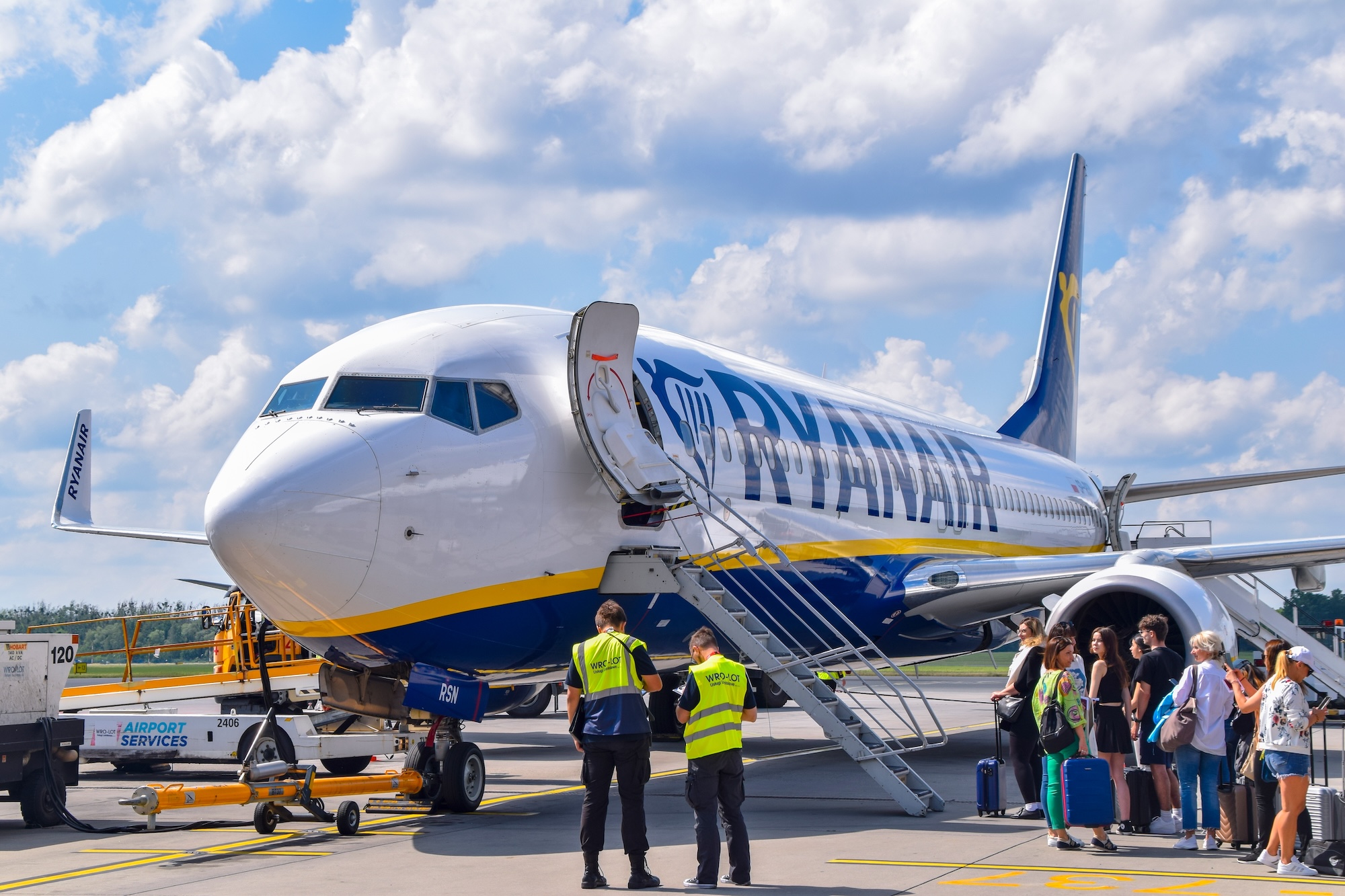 Ryanair właśnie wyrzucił do kosza plany rządu Tuska, PPL i LOT. 5 rzeczy, które oznacza ich wielka ekspansja na Okęciu