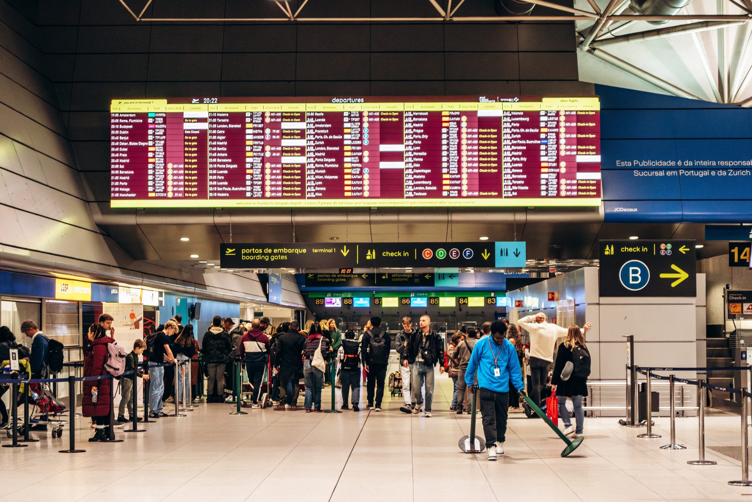 Europejski kraj szykuje się na transportowy chaos. Odwołano 500 lotów – w tym połączenia z Polską