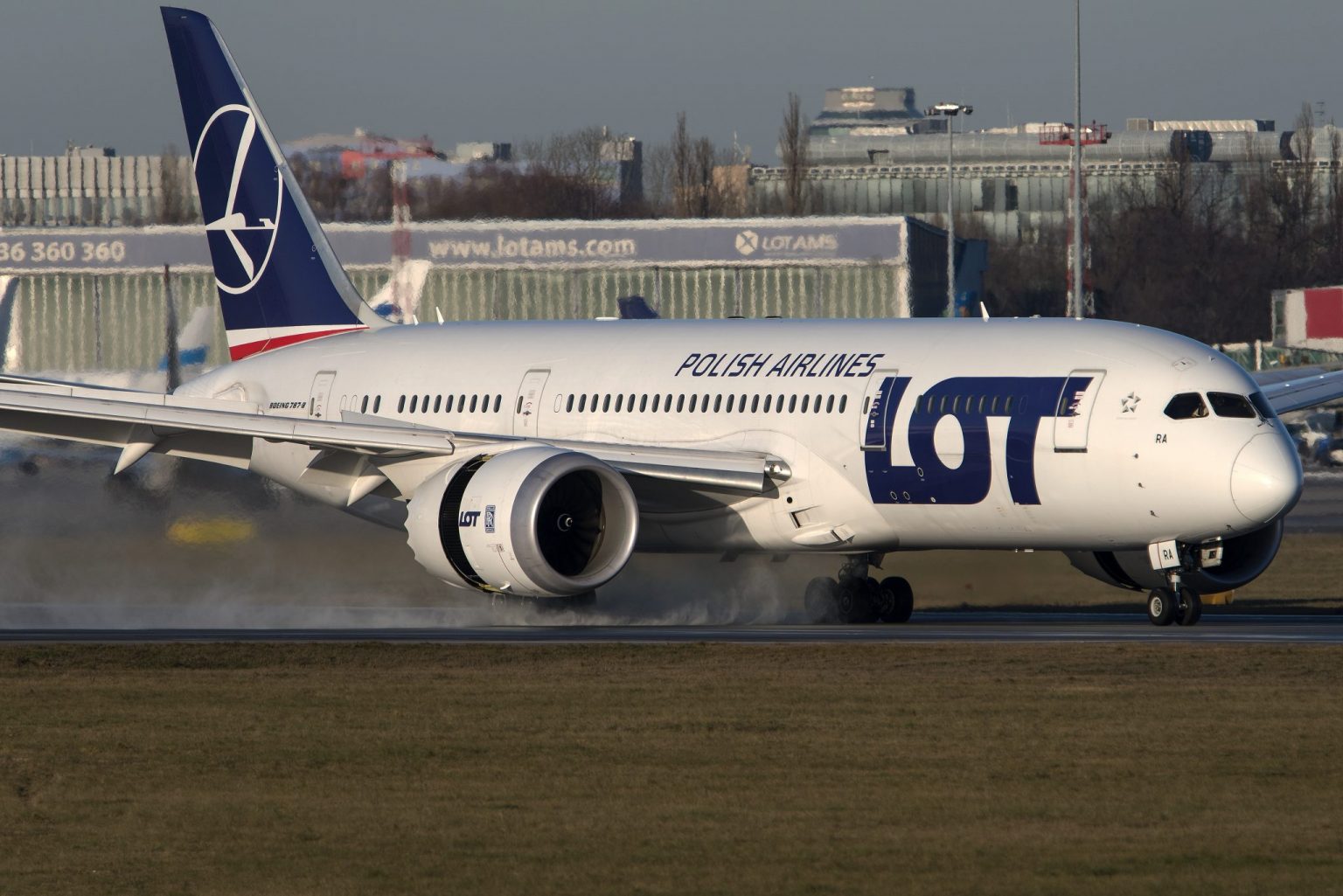 Nowy rząd Węgier chce, żeby LOT wrócił do Budapesztu. I wznowił loty do USA!