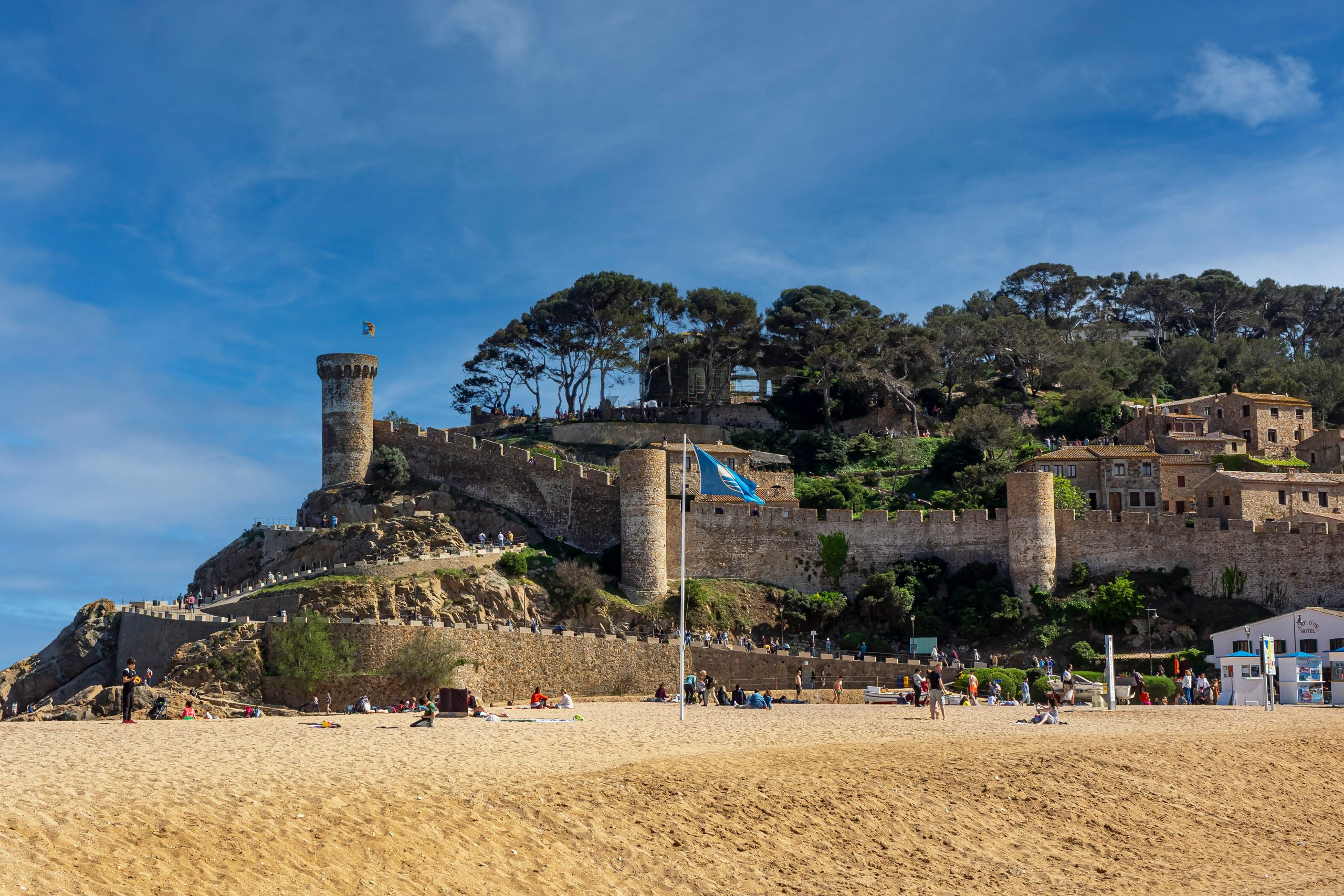 Wakacje w Hiszpanii 🌤️🏖️ Tydzień na Costa Brava za 1989 PLN 😎👙🌊