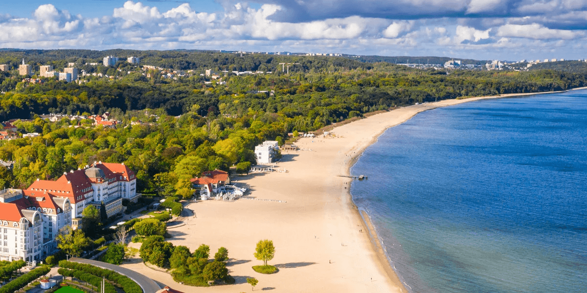 Sopot wzywa 🌊 Hotel o krok od Monciaka i plaży 🏖️ ze śniadaniami