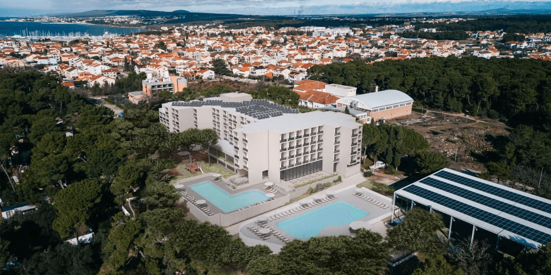 All inclusive nad Adriatykiem 🌊🛎️ Hotel 350 m od plaży w Chorwacji 🏖️ Pobyt 2 dzieci gratis 👪✨