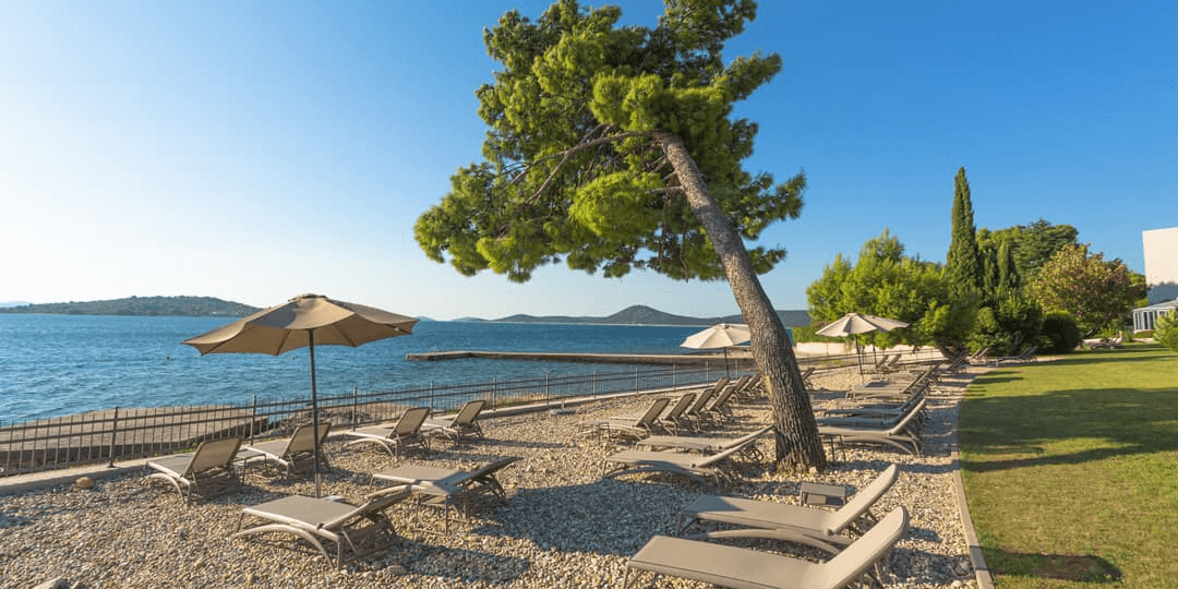 Chorwackie all inclusive light 🌊 3 posiłki dziennie i basen 30 m od Adriatyku 🏖️🌞
