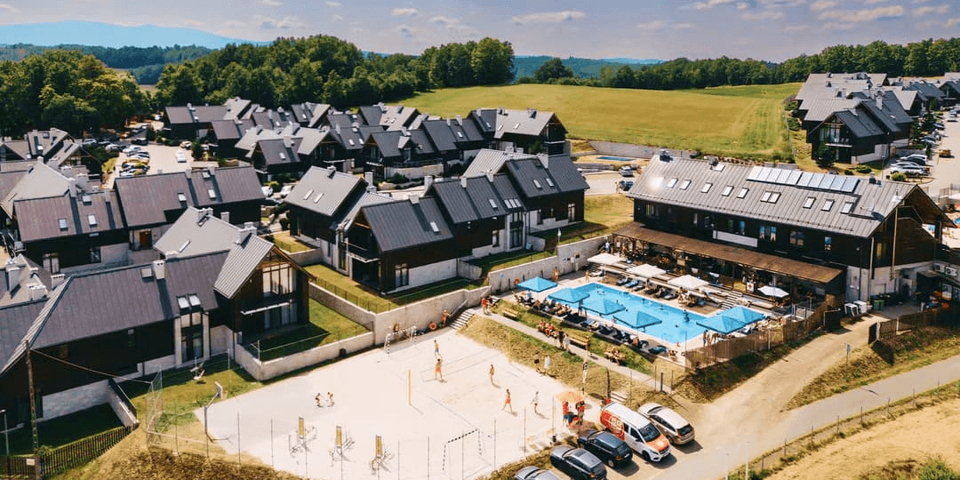 Śnieżka w zasięgu wzroku 🏔️ Rodzinny wypoczynek w Karkonoszach z basenem i strefą spa 💆
