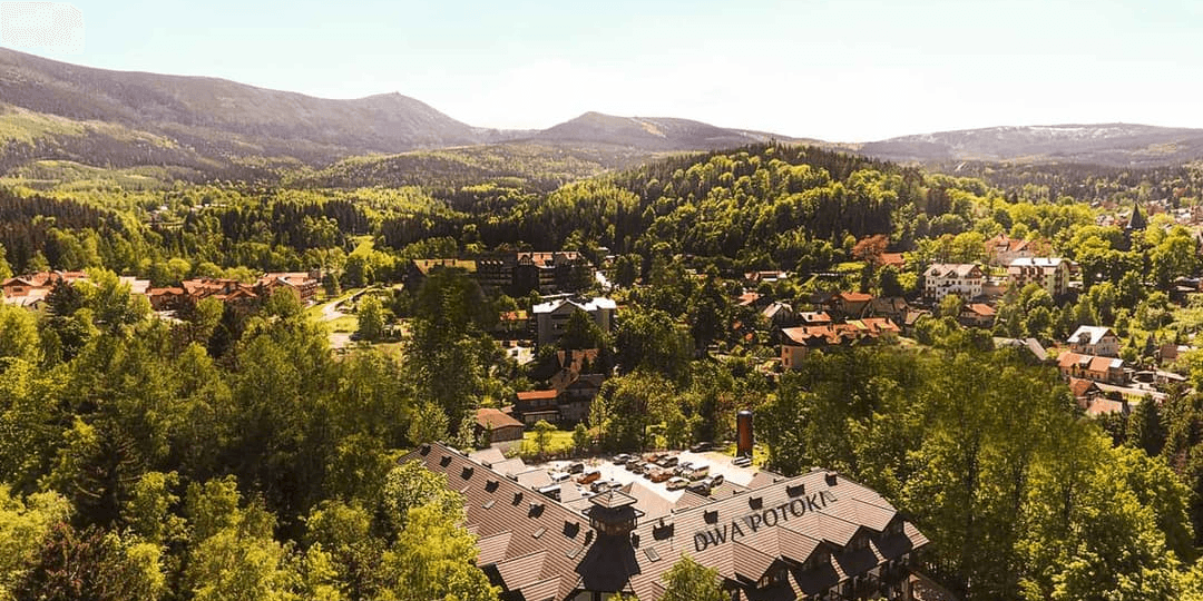 Dwa Potoki u stóp Śnieżki 🏔️ Dzieci do 12 lat bawią się za darmo 🧒 Pełne wyżywienie w cenie