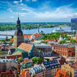 Ryga okołoweekendowo za 511 PLN 😍🏰 Wakacyjny city break (loty + hotel ze śniadaniami) ✈️☕