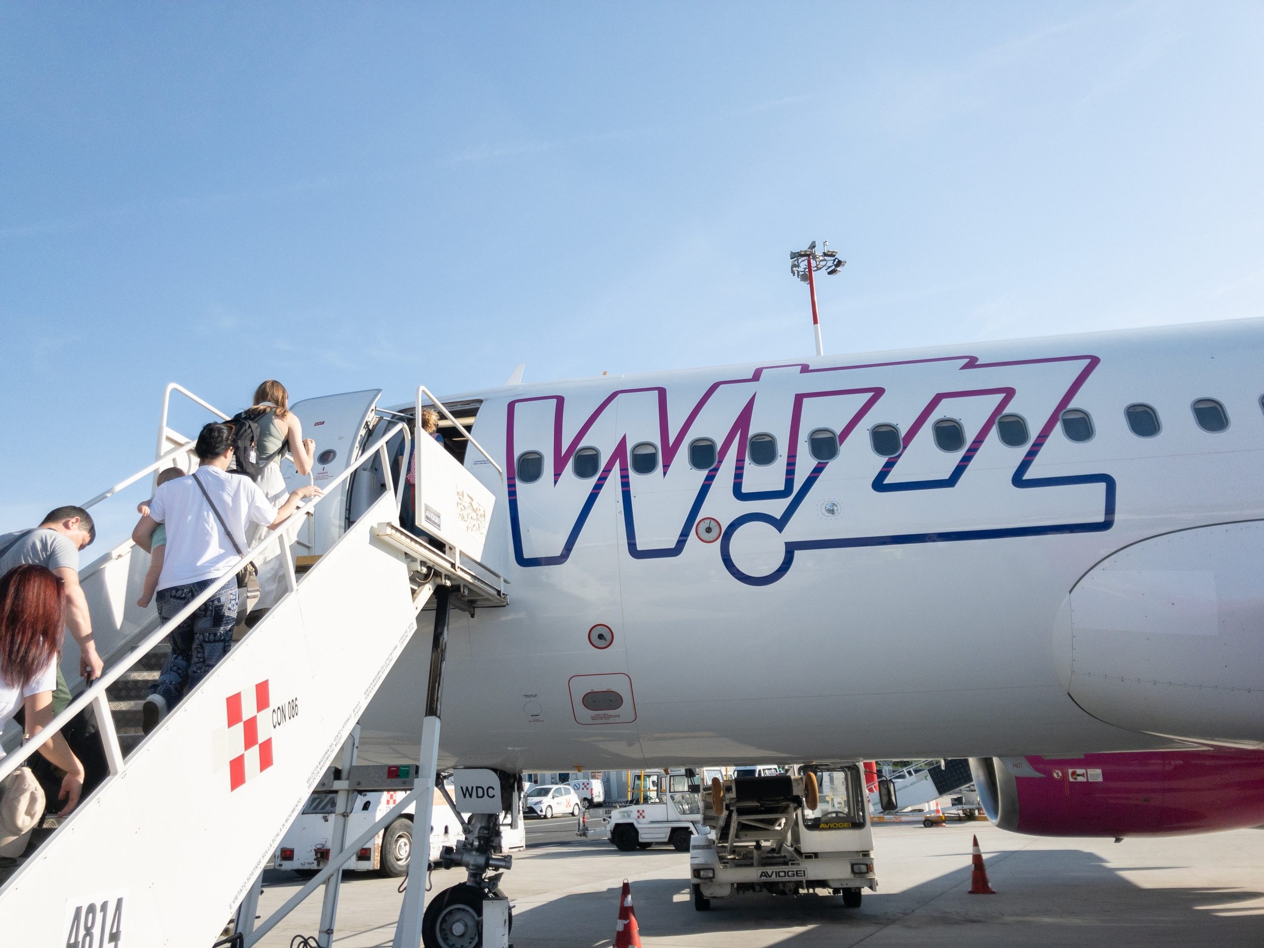 Rewolucja w Wizz Airze! Przewoźnik wprowadza Wi-Fi w swoich samolotach