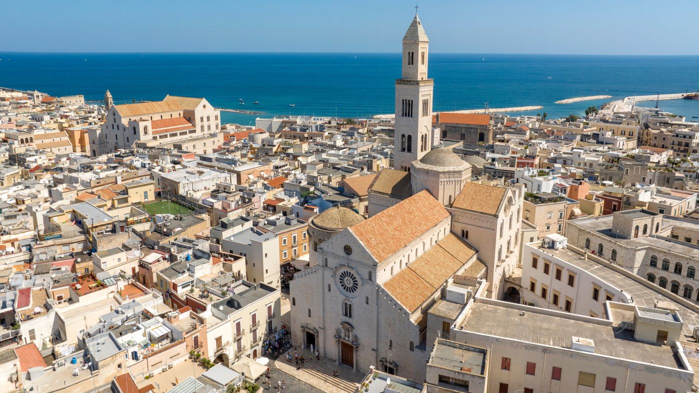 Włoska Apulia na weekend za 759 PLN 🌊🏖️ Loty + ⭐⭐⭐⭐ noclegi w sercu Bari ✈️🏛️