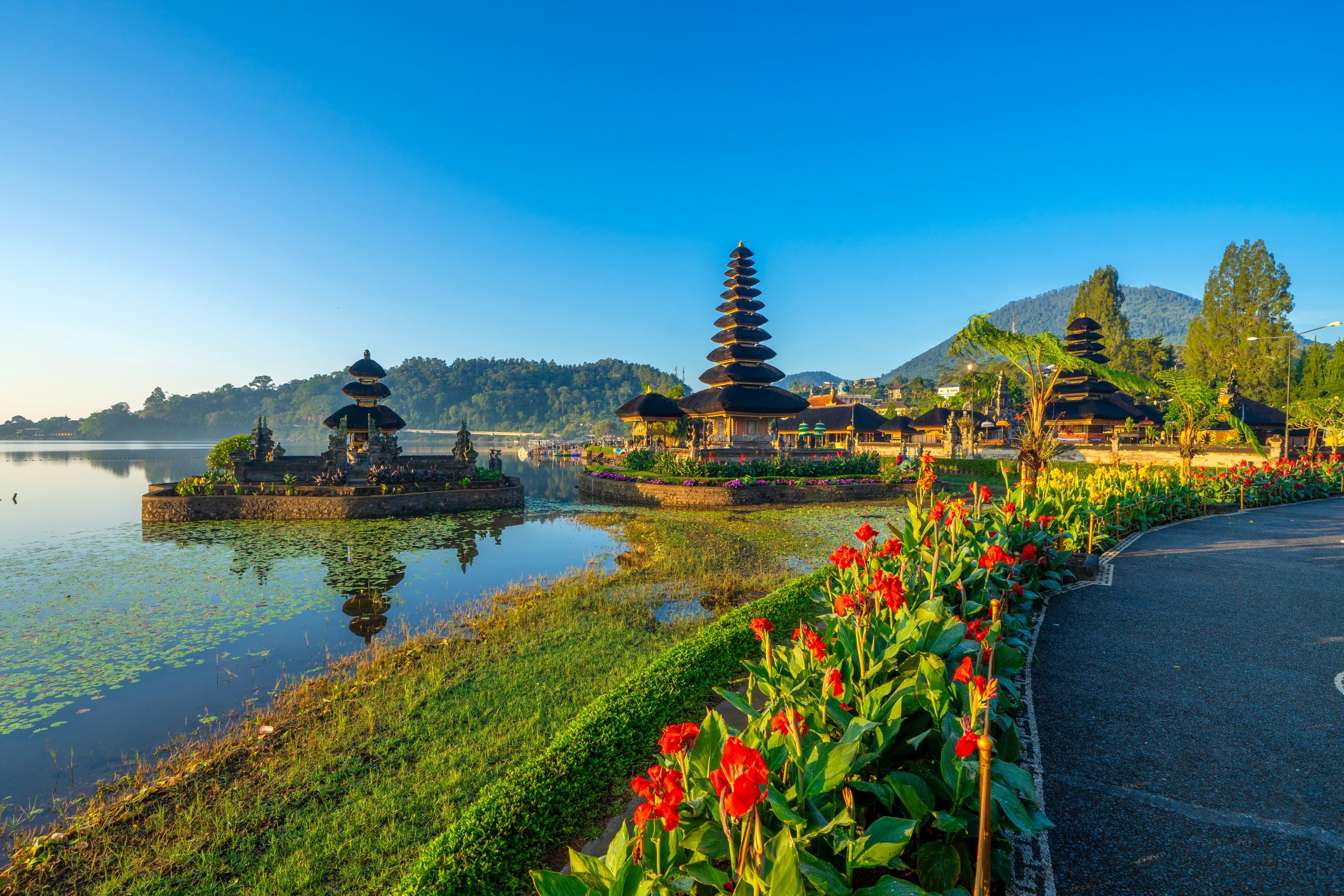 Kierunek: Indonezja 🌿😎 Świątynie, wulkany i plaże 🌋 Loty do Dżakarty z dużym bagażem od 2551 PLN 🏝️✨