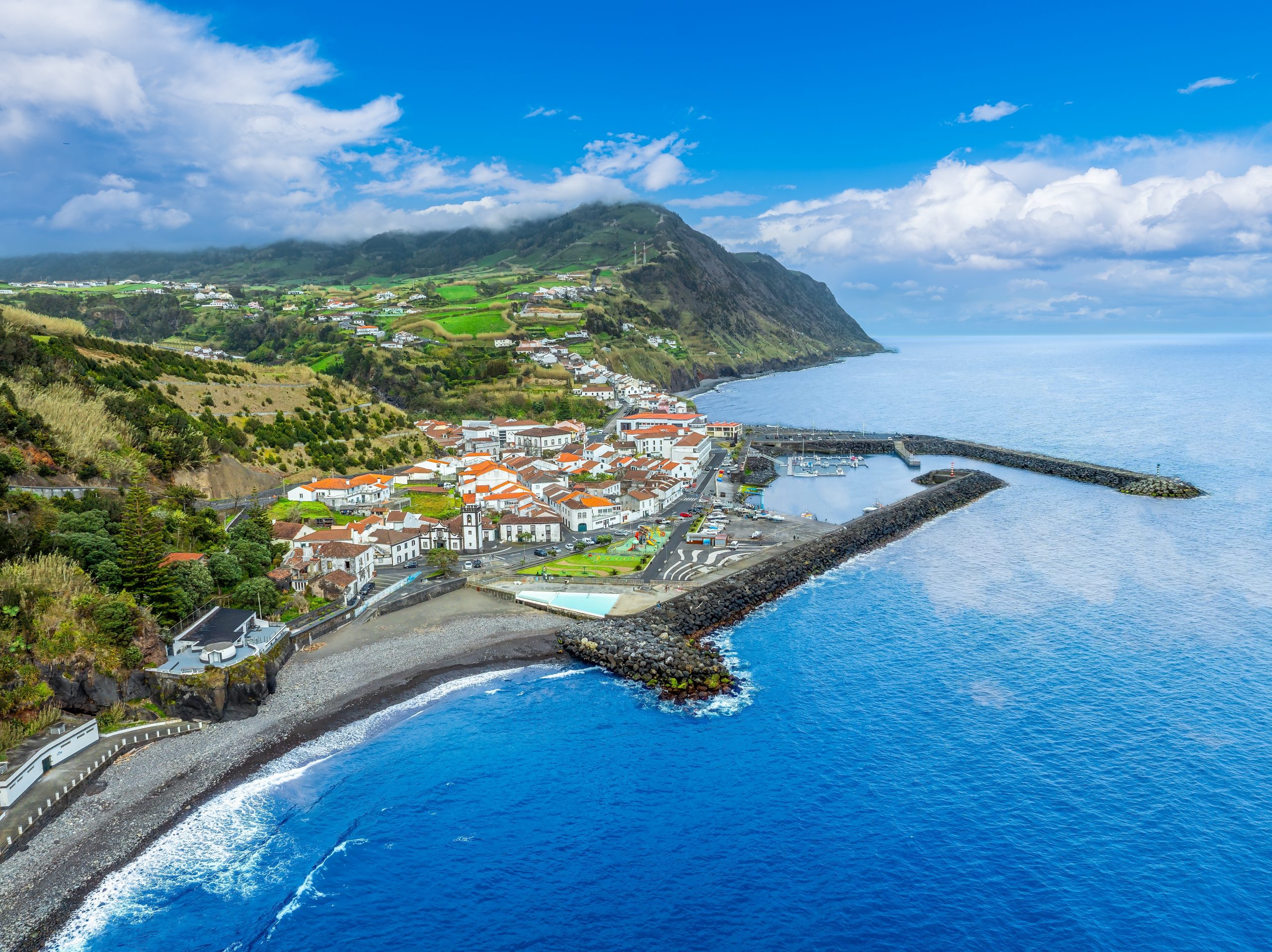 Lato na Azorach 🌸😎🌤️ Loty SWISS i 7 nocy w Ponta Delgada za 2686 PLN✈️🛏️