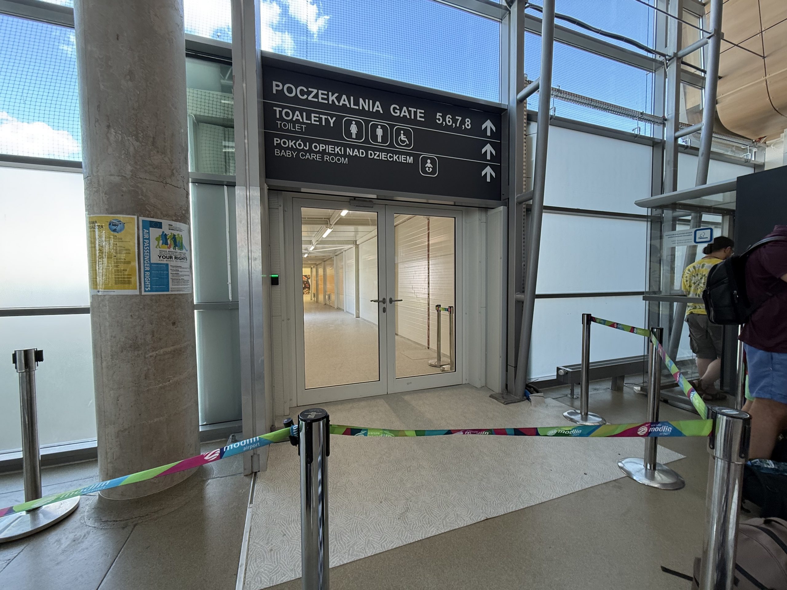 Otworzyli z hukiem nowy terminal w Modlinie i od razu go zamknęli! Od kilku dni nie ma stąd żadnych lotów