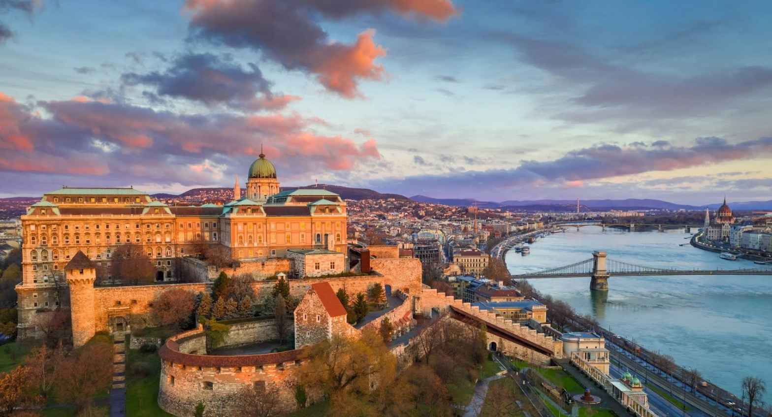 Budapeszt w zasięgu ręki 👋 Hotel z śniadaniami, sauną i jacuzzi 🧖☕