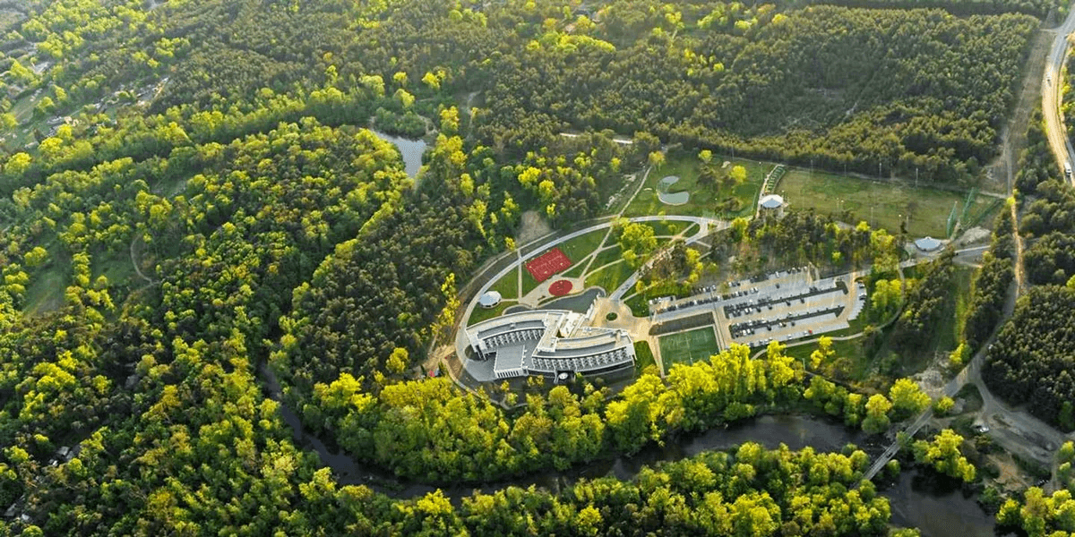 Leśny relaks pod Warszawą 🌲 4* hotel z basenem, strefą spa i golfem 🏌️