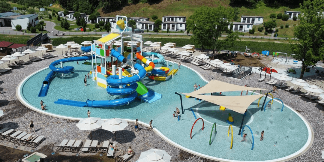 Chorwacki urlop z aquaparkiem 🌊 Pełne wyżywienie i pobyt dzieci w cenie 🧒🏖️