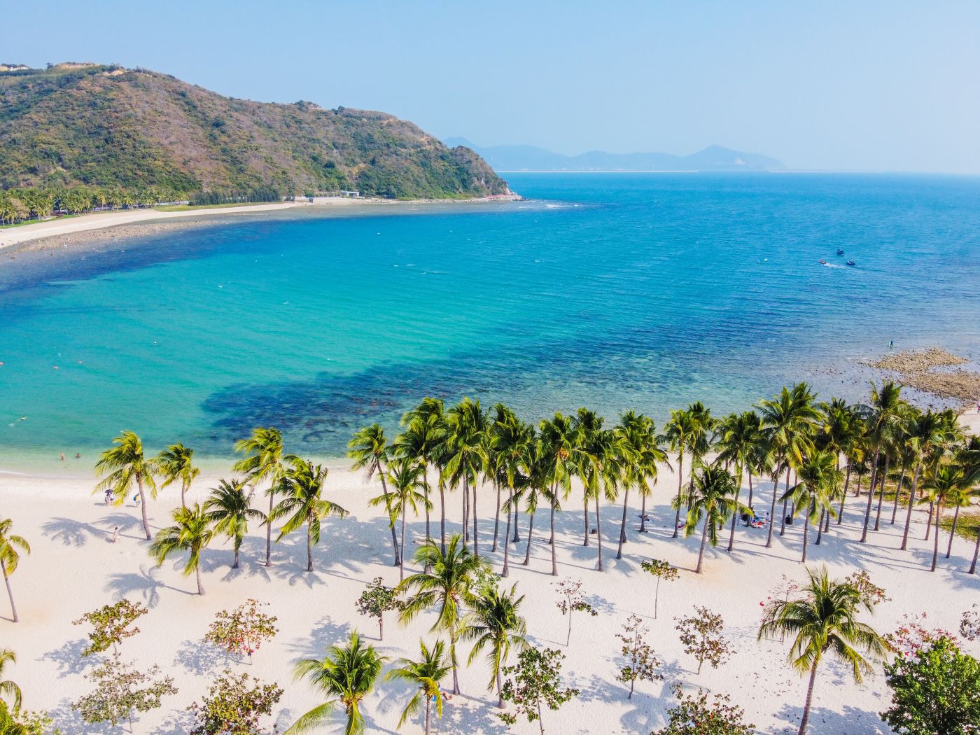 „Chińskie Hawaje” w wakacje za 3175 PLN ✨🏝️ Loty na Hajnan + ⭐⭐⭐⭐ hotel) 🌊🥥