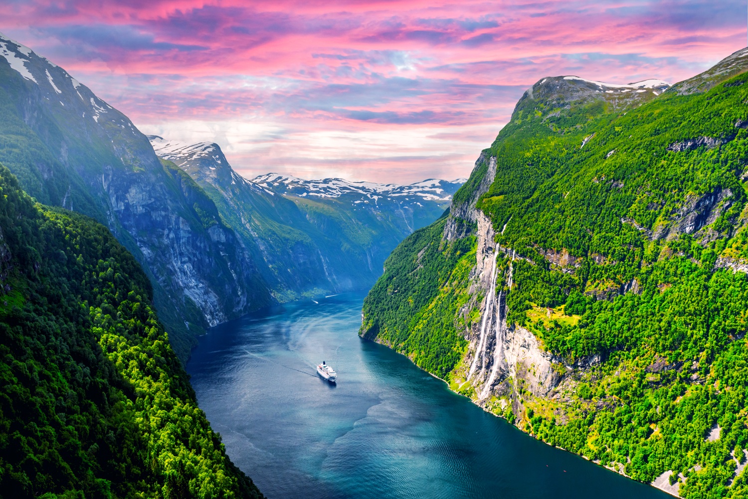Weekend z fiordami 🏔️🌊 Wycieczka do Norwegii za 784 PLN 😍 Loty + apartament i samochód ✈️+🏨+🚗