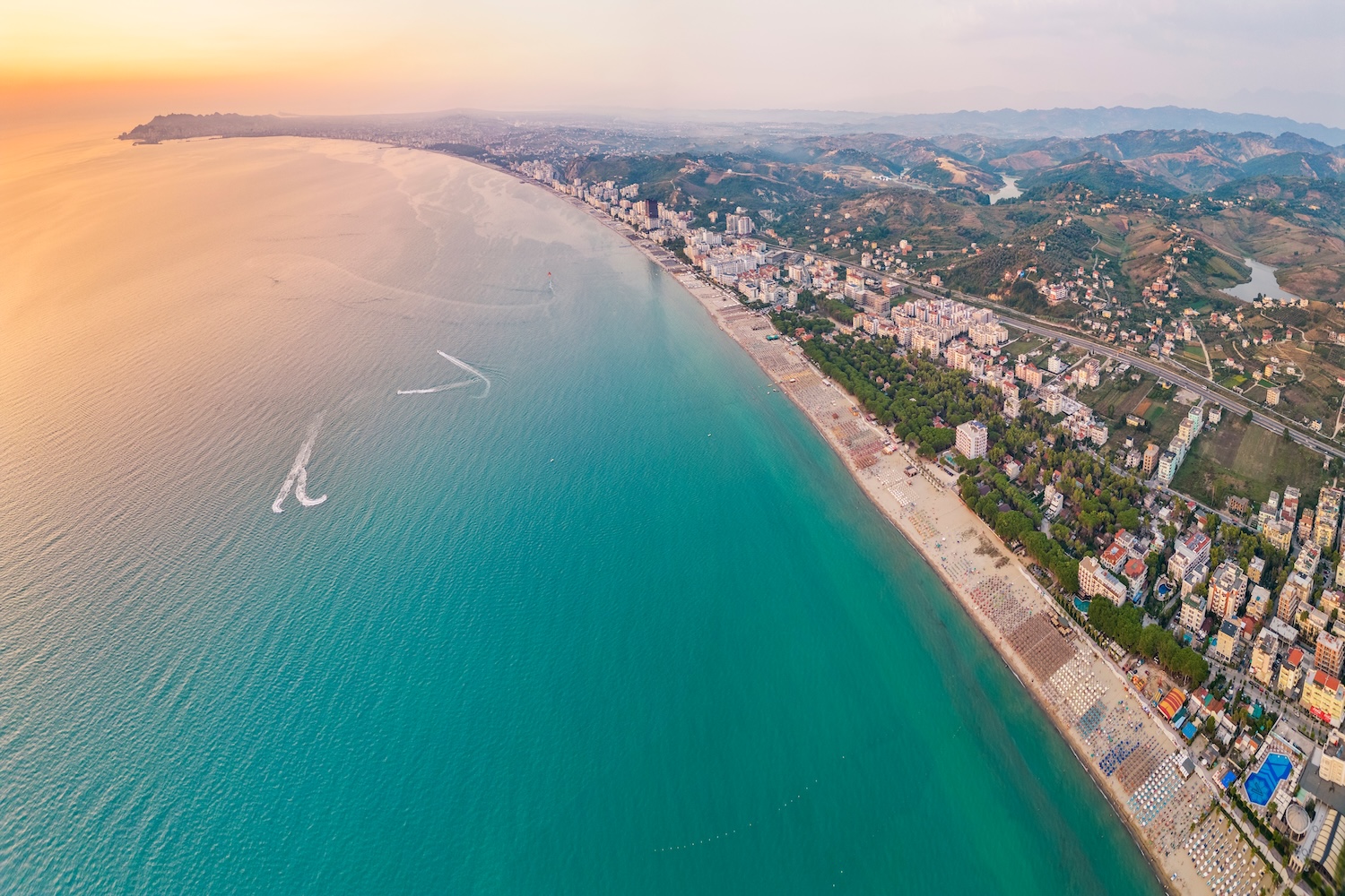 Albania z all inclusive 🌊🍹 Wczasy w 4* hotelu tuż przy plaży za 2679 PLN