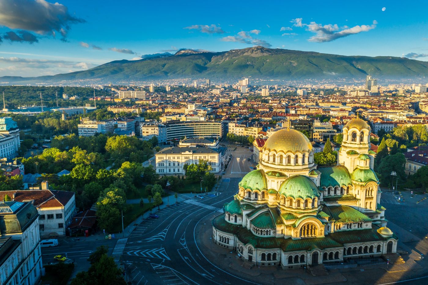Zagraniczna stolica na wakacyjny city break za 396 PLN ☀️✈️ Loty do Sofii i 2 noce w hotelu 🌷👏