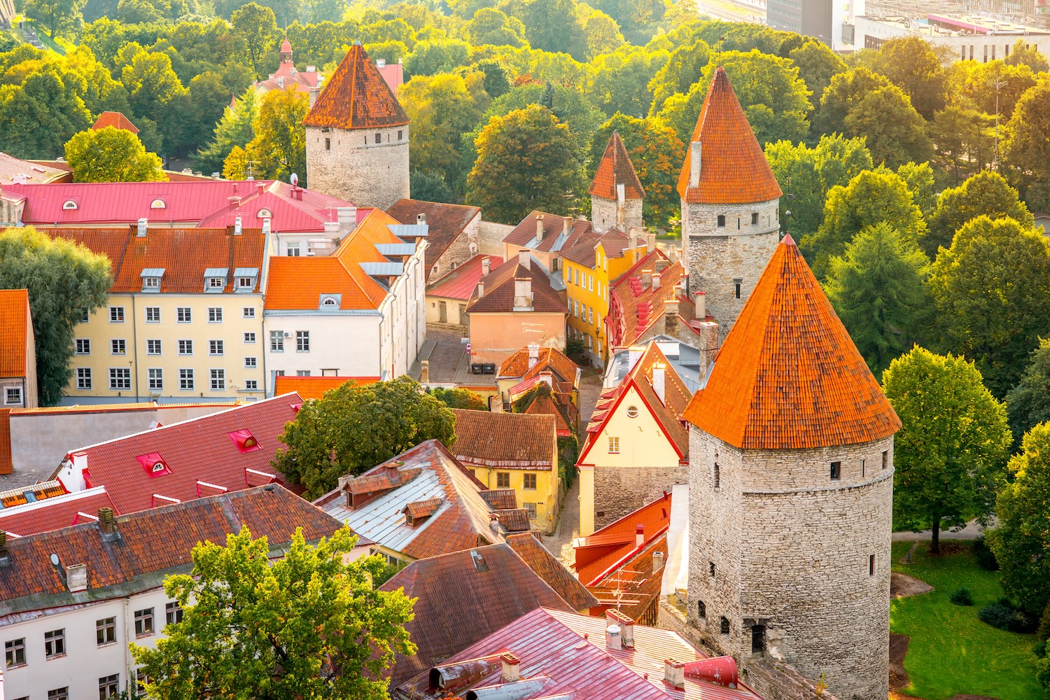 Miasto murów, wież i klimatu 🏰 Weekend w Tallinie za 479 PLN 🤩 Loty i 4🌟 hotel 🥰