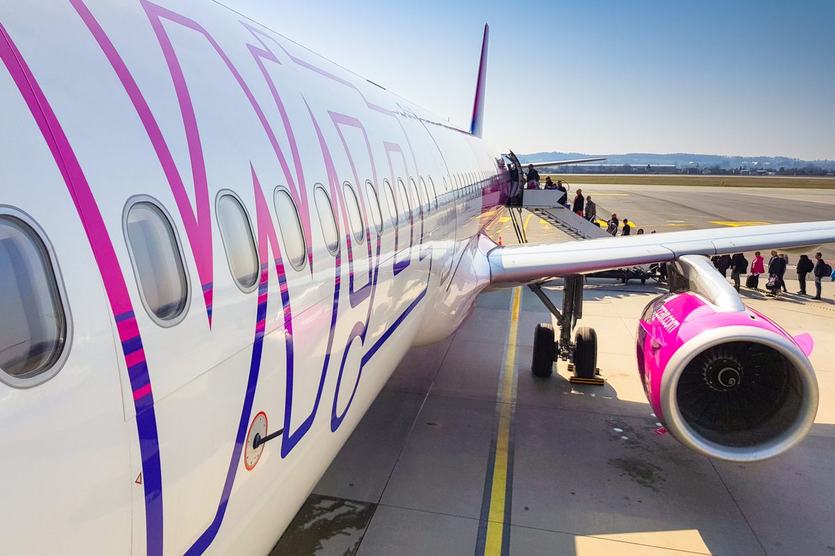Wizz Air w poważnych tarapatach. Samoloty pełne, ale finansowo szorują po dnie – w 3 miesiące stracili aż 788,2 mln zł