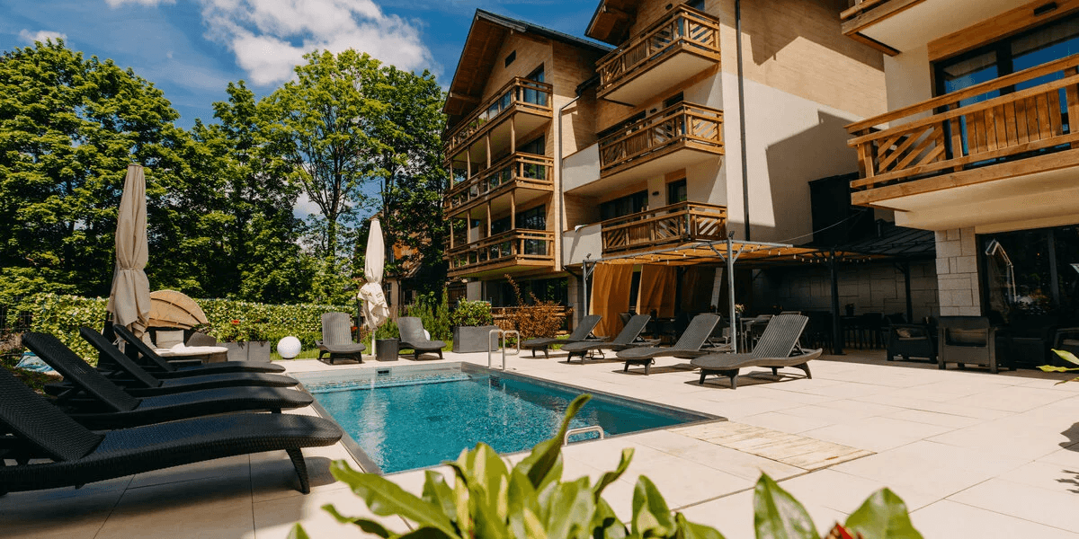 Pięć powodów, by jechać do Szklarskiej Poręby 🏔️ Aparthotel z sauną i tajskim spa 🧖
