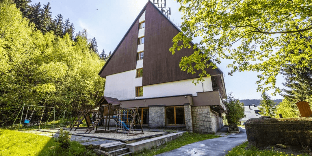 Harrachov w czeskich Karkonoszach 🏔️ Śniadania i obiadokolacje w cenie 🍽️ Plus karta rabatowa
