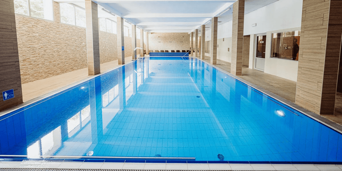 Śnieżka w tle, strefa spa w zasięgu ręki 🏔️ Pobyt w Karpaczu z wyżywieniem 🍽️ i basenem 🏊
