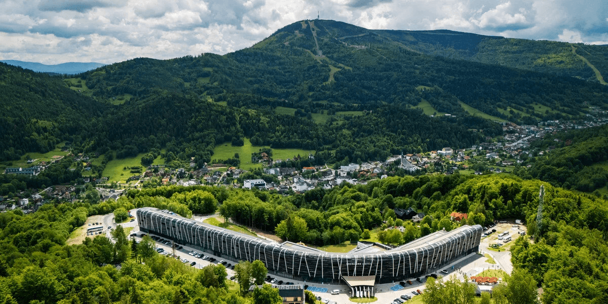 Szczyrk na wyciągnięcie ręki 🏔️ 4* hotel z aquaparkiem i widokiem na Skrzyczne 🌊
